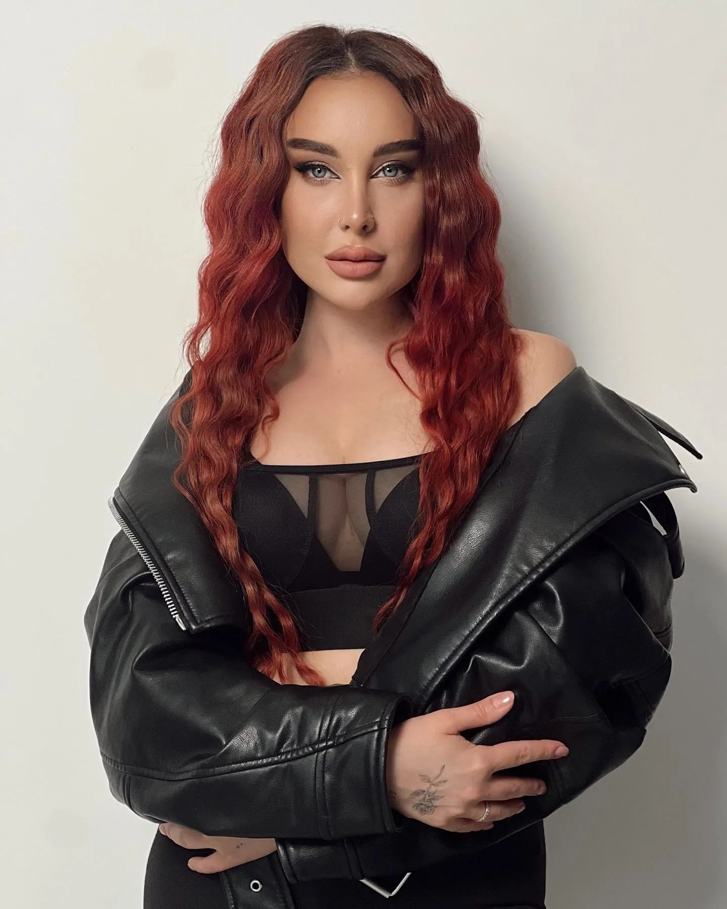 Певица Shadu