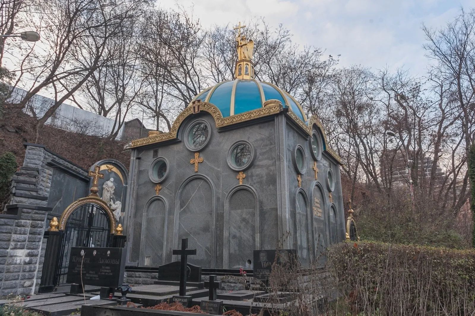 Некрополь на Зверинецком кладбище