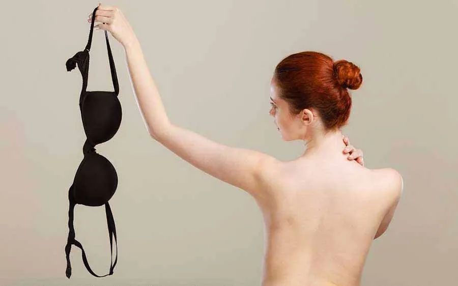 В Международный день без бюстгальтера женщинам предлагают оставить свои лифчики дома