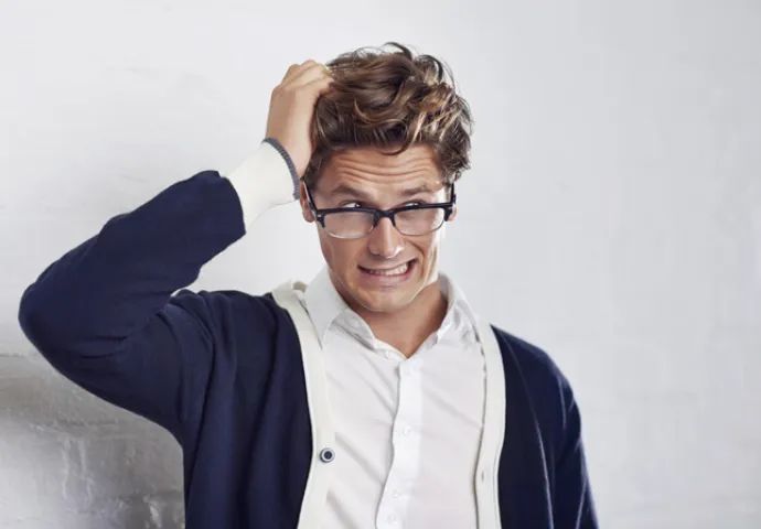 Отпраздновать День неудачников можно, рассказывая о них друзьям или сочиняя в интернете. Так можно показать людям, что не надо сдаваться, и просто посмеяться над бессмысленной ситуацией