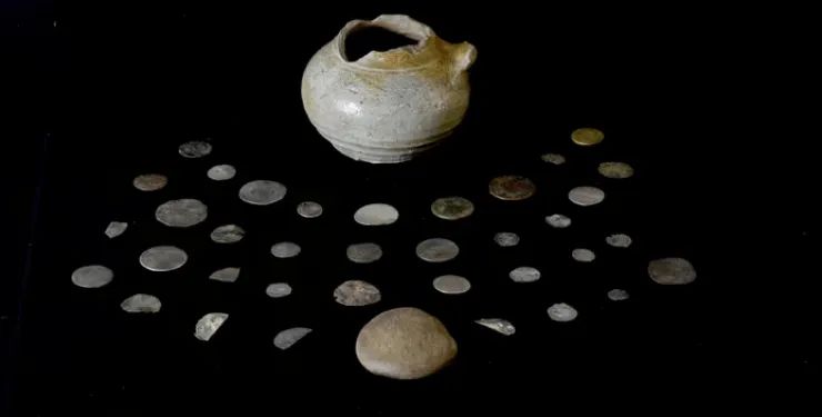 Монети, датовані 17 століттям