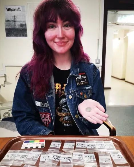 Люсі Анкерс, студентка-археолог, яка виявила скарб