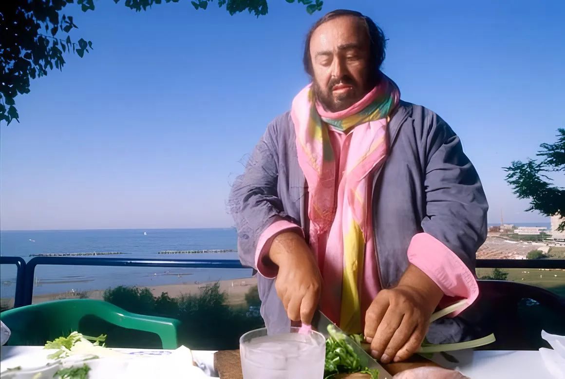 Тенор обожнював пасту й вино, часто їв рибу й багато зелені. 