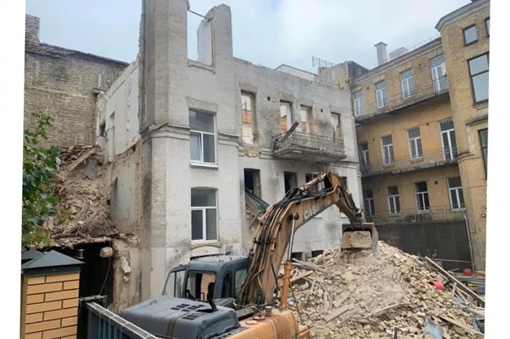 Кияни вимагають відновити пам‘ятку історії і архітектури по вулиці Рейтарській 37 а