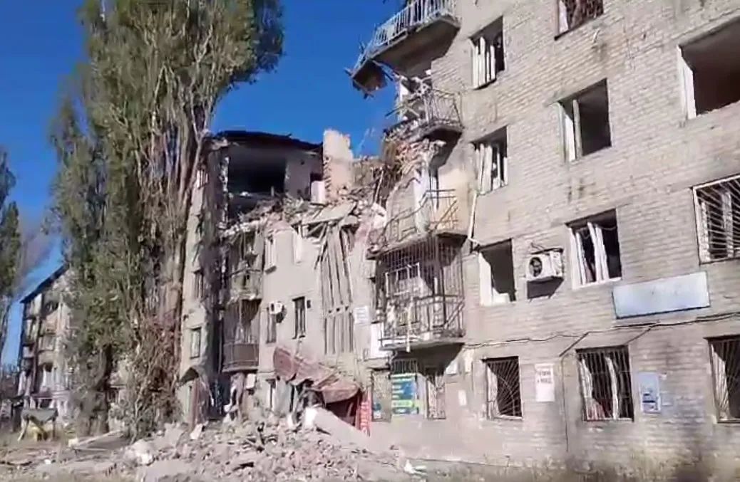 Ось так окупанти "звільняють" Авдіївку - від її магазинів, житлових будинків та, власне, самих мирних жителів