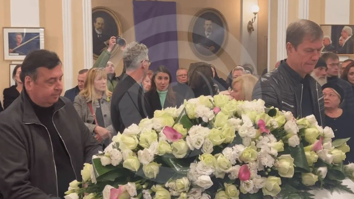 Дуёт "Кролики" на похоронах Нины Матвиенко. Фото: Информатор-Украина/Руслан Хохлов