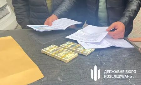 Мошенников держали "на горячем". Фото: ДБР