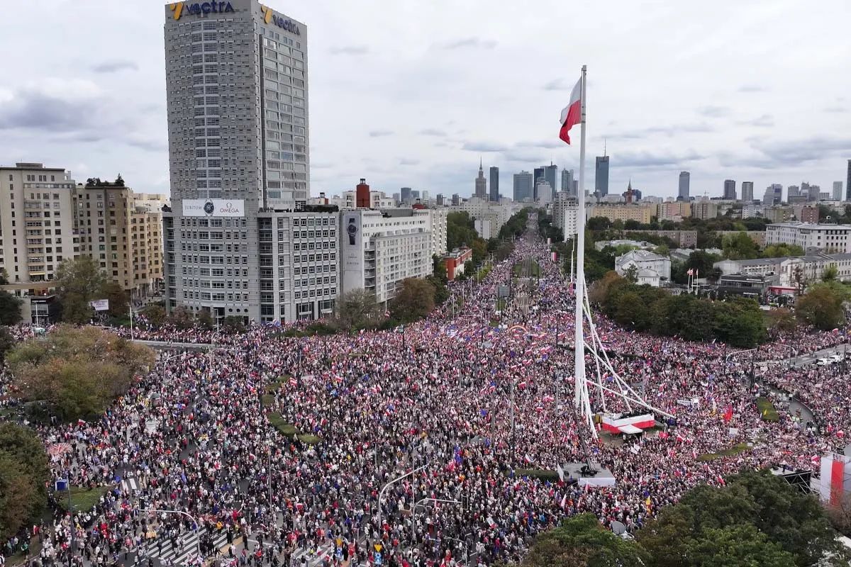 Митинг оппозиции в Варшаве Митинг оппозиции в Варшаве