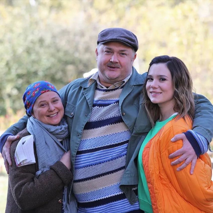 Віталіна Біблів, Назар Задніпровський та Ганна Безрук на зйомках серіалу "Будинок на щастя"