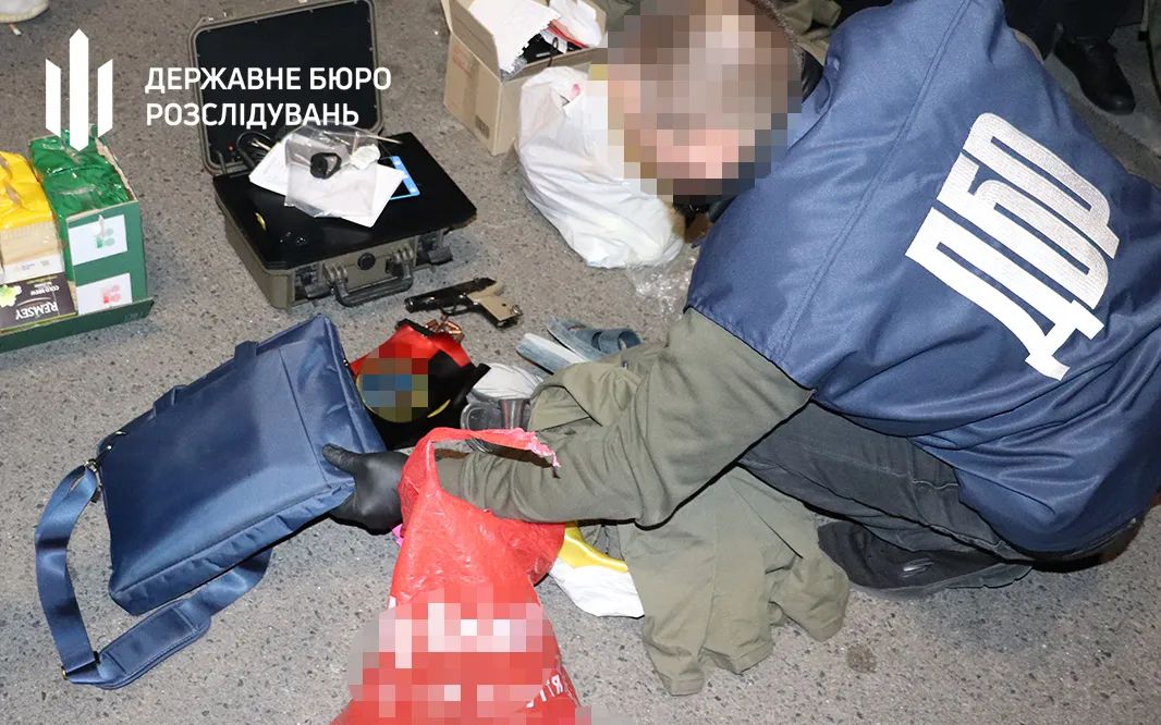 Требовал 600 тысяч бойцов на передовой: в Днепре задержали на взятке командира взвода - видео 1