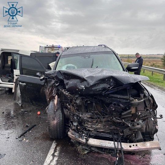 На Львовщине столкнулись два автомобиля: в смертельном ДТП погибли три человека 1