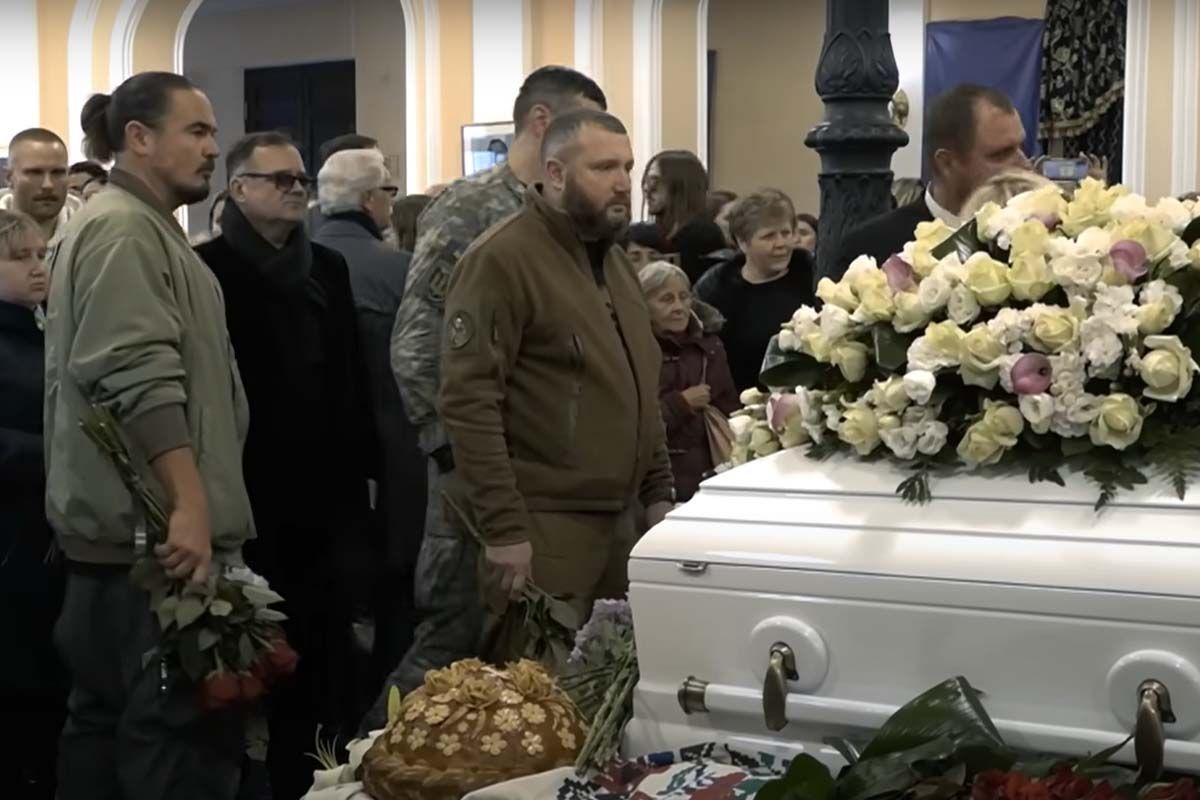 Попрощатися з Ніною Матвієнко прийшло багато відомих людей. Скріншот з відео Попрощатися з Ніною Матвієнко прийшло багато відомих людей. Скріншот з відео
