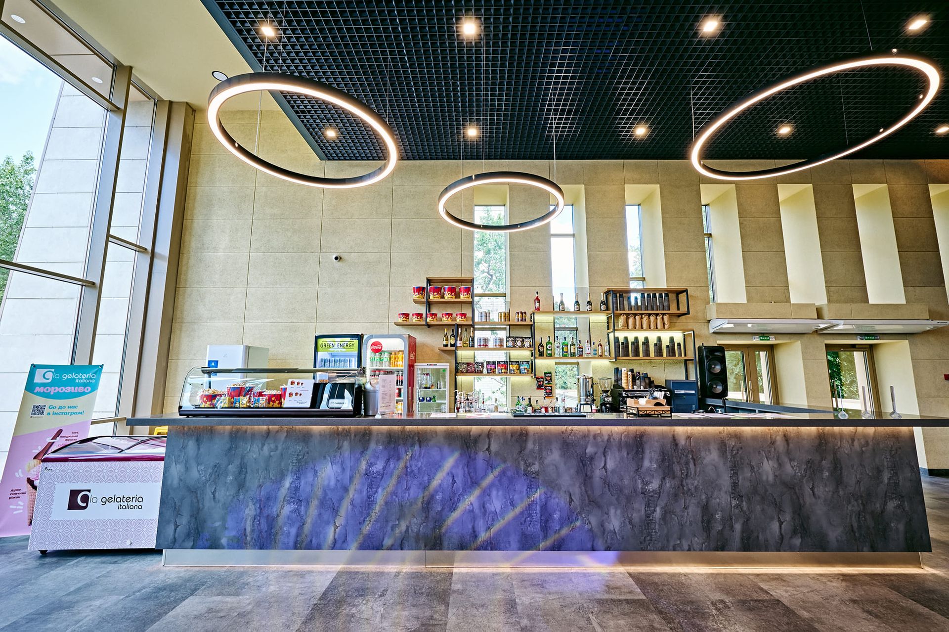 Алкоголь закупают для баров в кинотеатрах. Фото - Культурный кластер