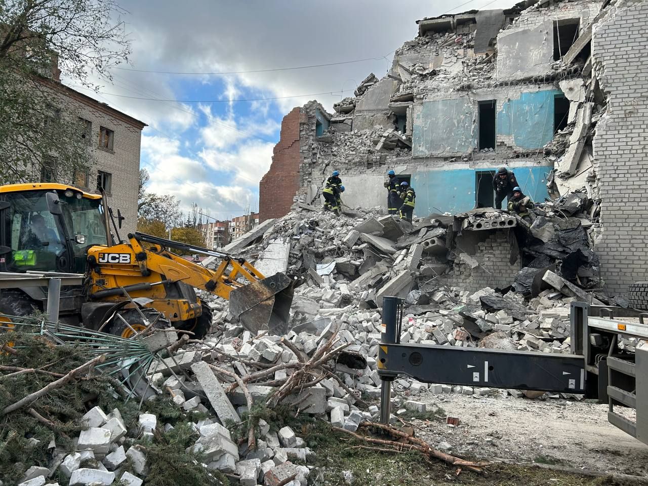 Від будівлі гуртожитку нічого не залишилось. фото: ДСНС України Від будівлі гуртожитку нічого не залишилось. фото: ДСНС України