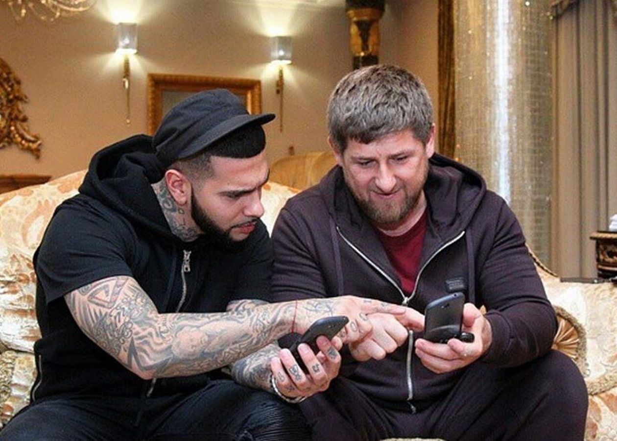 Российский пропутинский рэпер Тимати и глава Чечни Рамзан Кадыров  Российский пропутинский рэпер Тимати и глава Чечни Рамзан Кадыров