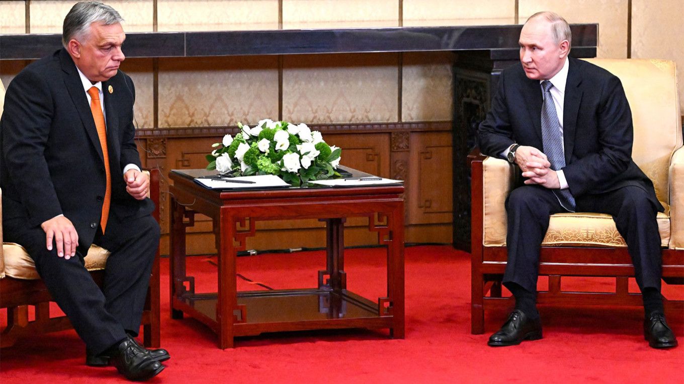 Орбан встретился с Путиным в Пекине: венгерский премьер говорил о "важности мира" и партнерстве с Кремлем 1