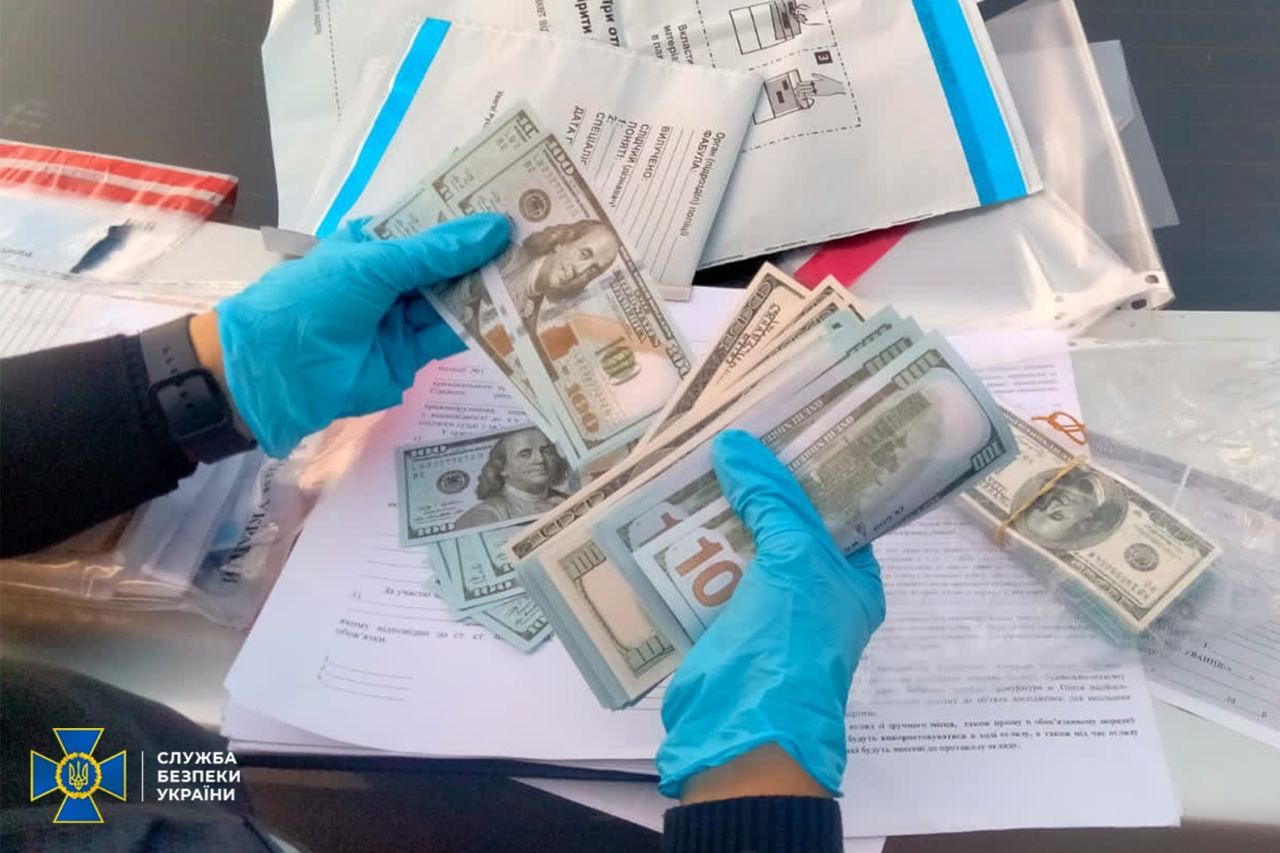 Стоимость услуги достигала 12 тысяч долларов США. Фото: СБУ Стоимость услуги достигала 12 тысяч долларов США. Фото: СБУ
