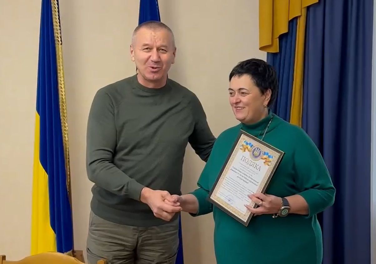 Начальница управления Киева, купившее овощерезки для укрытий, получила благодарность за "помощь ВСУ": доброволец возмущен 1