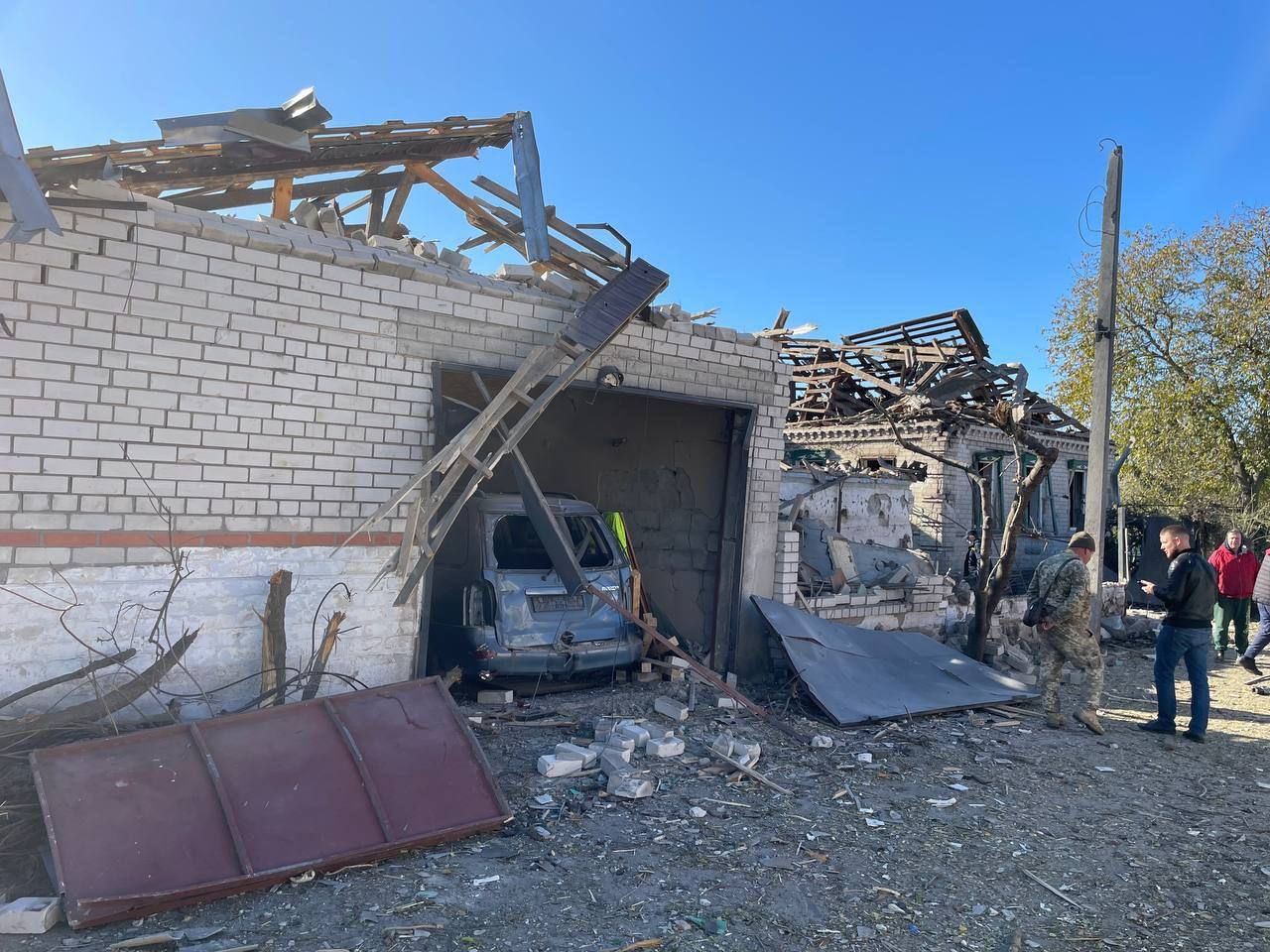 Росіяни поцілили по приватних будинках під Дніпром: вбито молоду жінку, є поранені - фото 4