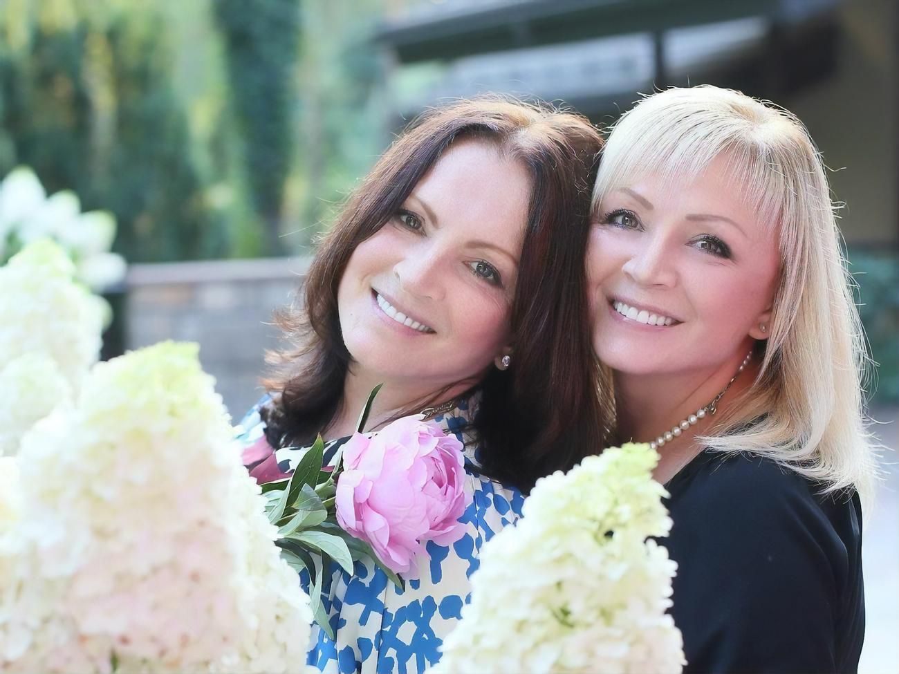 Софія та Ауріка Ротару - зліва направо. Софія та Ауріка Ротару - зліва направо.