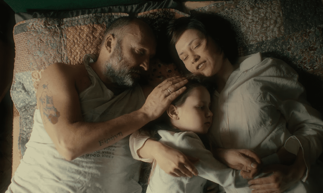 Главные герои клипа "00:00" группы The Hardkiss  Главные герои клипа "00:00" группы The Hardkiss