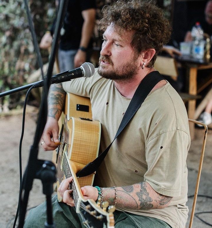 Саша з колегами їздить у найгарячіші точки фронту.