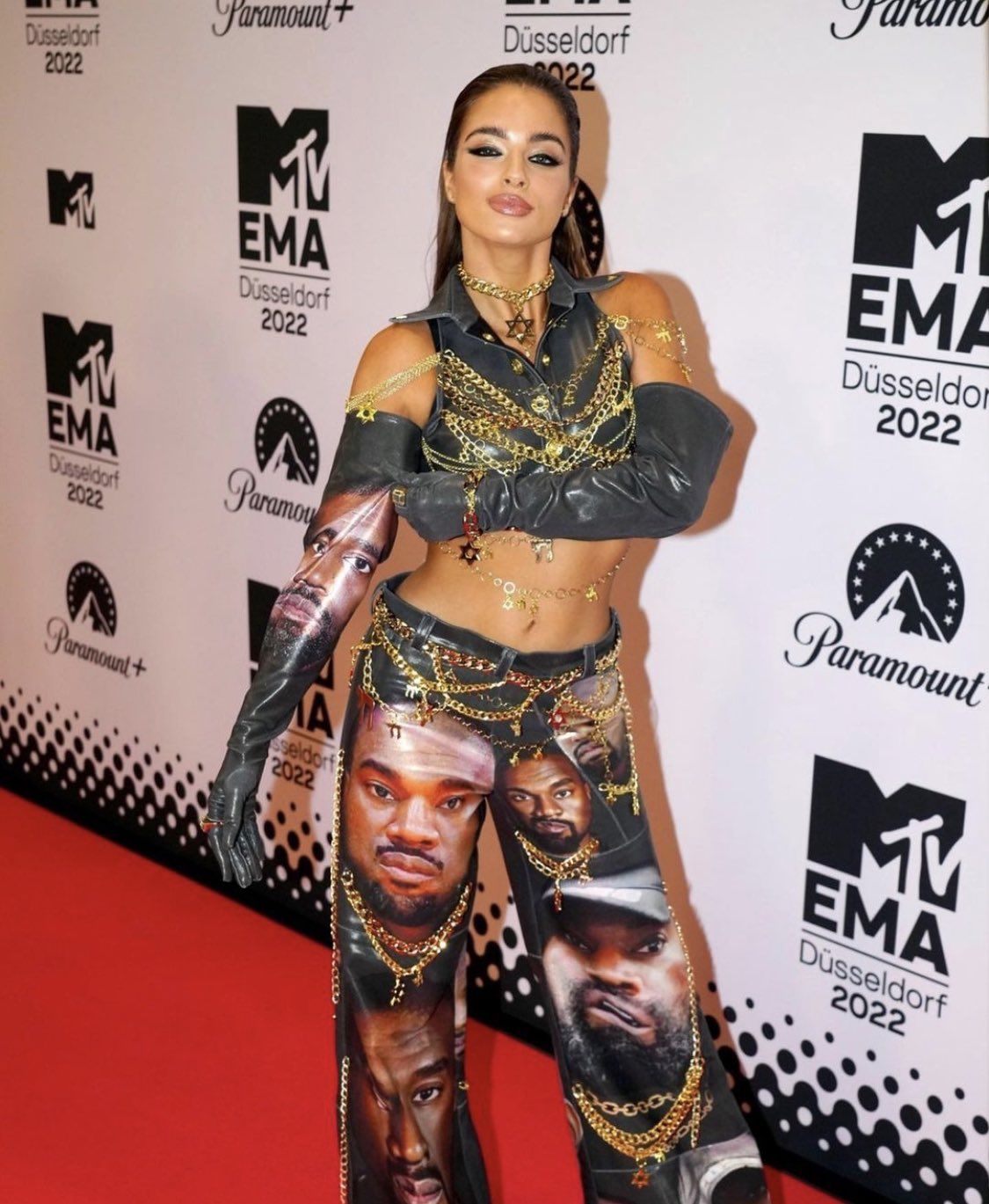 Cпівачка Ноа Кірель на MTV EMA 2022 Cпівачка Ноа Кірель на MTV EMA 2022