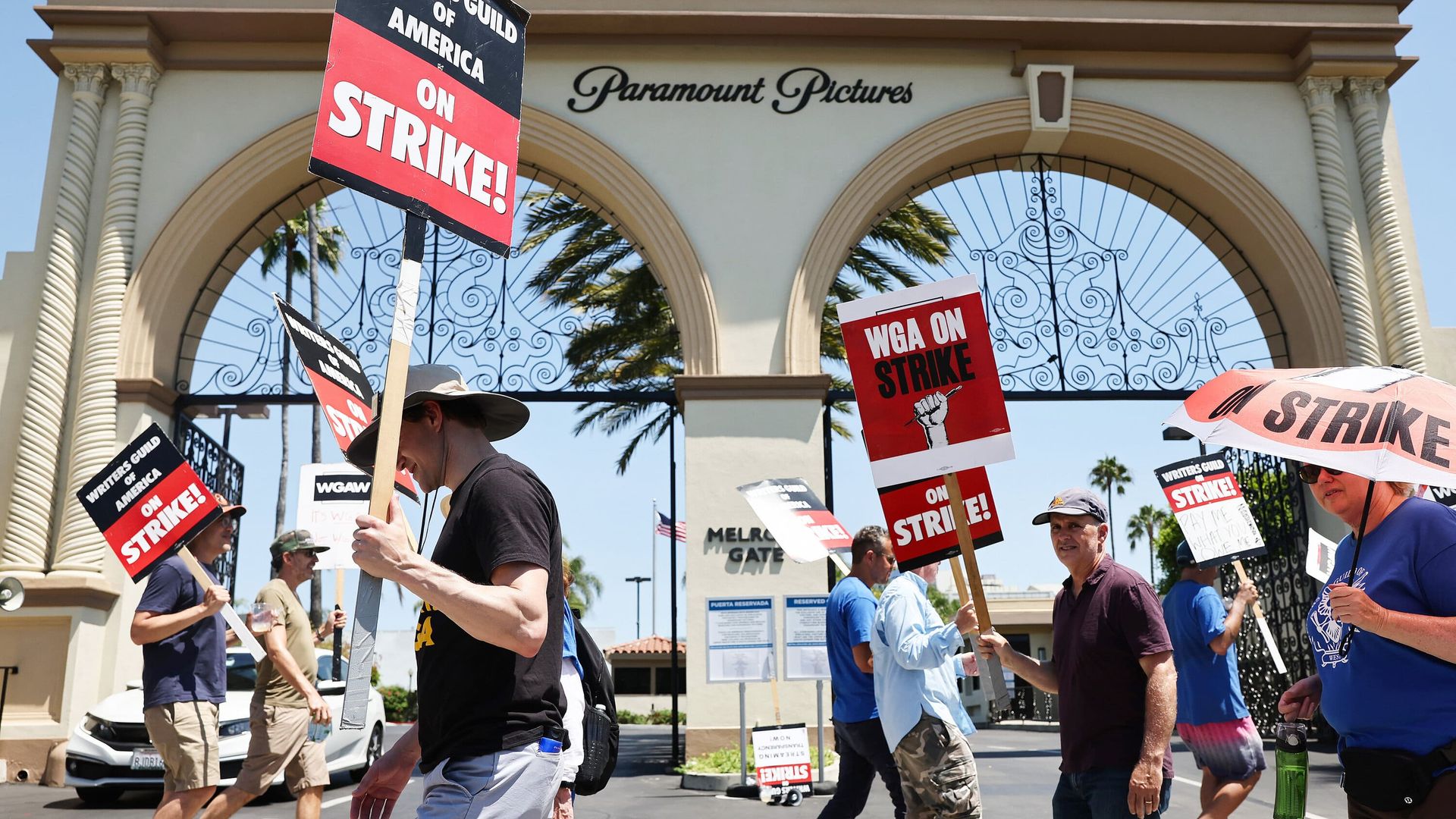 Страйк в Голлівуді біля однієї зі студій Страйк в Голлівуді біля однієї зі студій