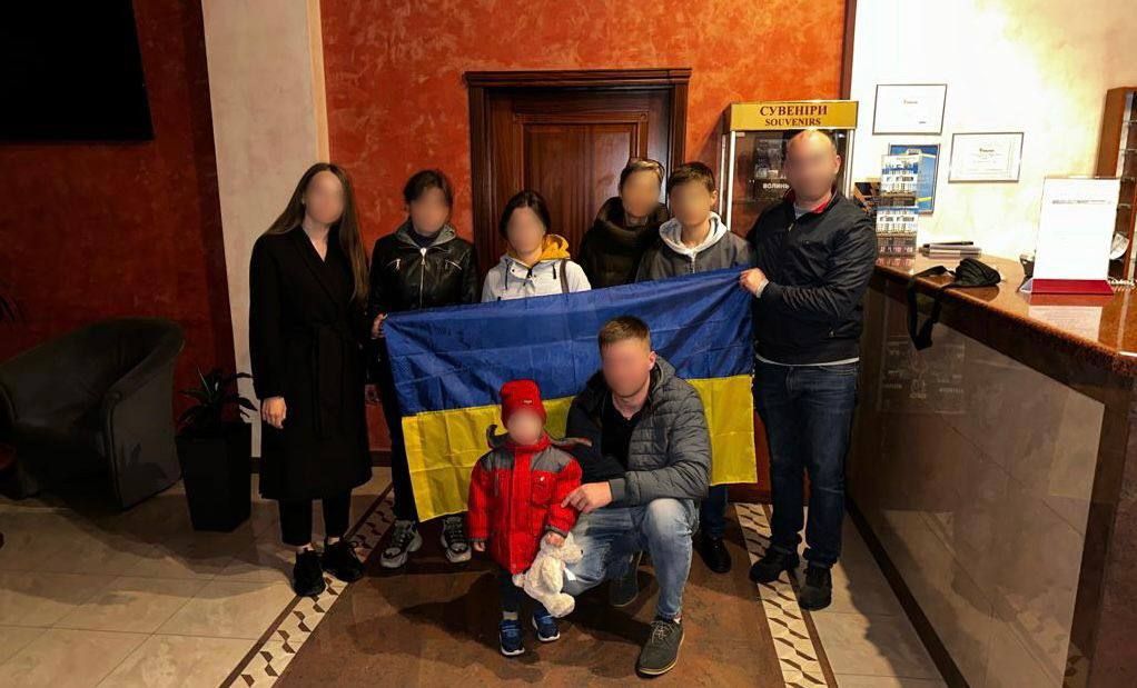 Четверо дітей повернулися в Україну. Фото: Андрій Єрмак Четверо дітей повернулися в Україну. Фото: Андрій Єрмак