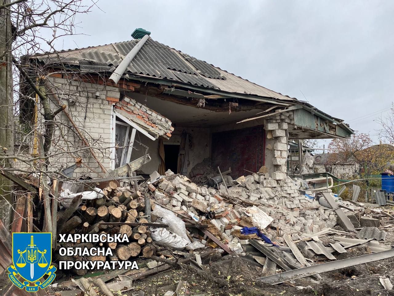 Зруйнований внаслідок удару рф будинок у Куп'янську. Фото: Харківська обласна прокуратура Зруйнований внаслідок удару рф будинок у Куп'янську. Фото: Харківська обласна прокуратура