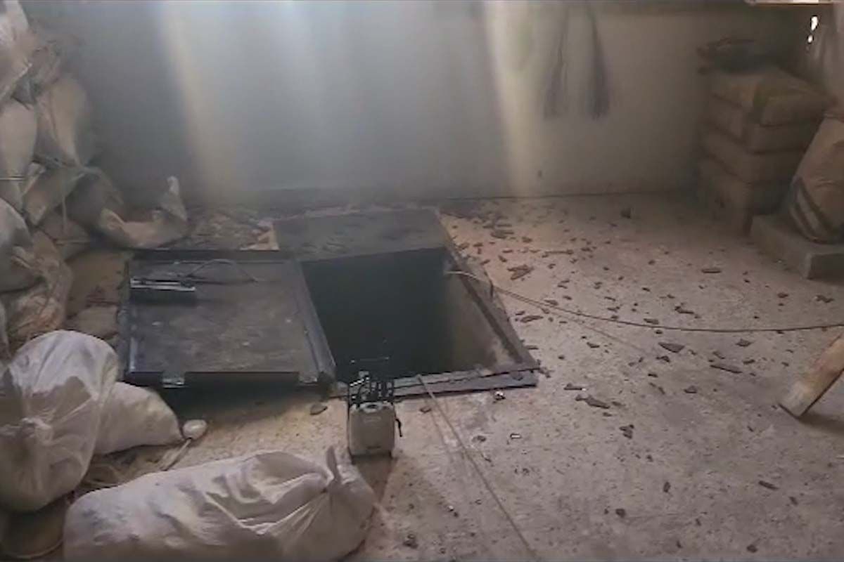 Кадр з відео бази бойовиків під мечеттю Аль-Ансар Кадр з відео бази бойовиків під мечеттю Аль-Ансар