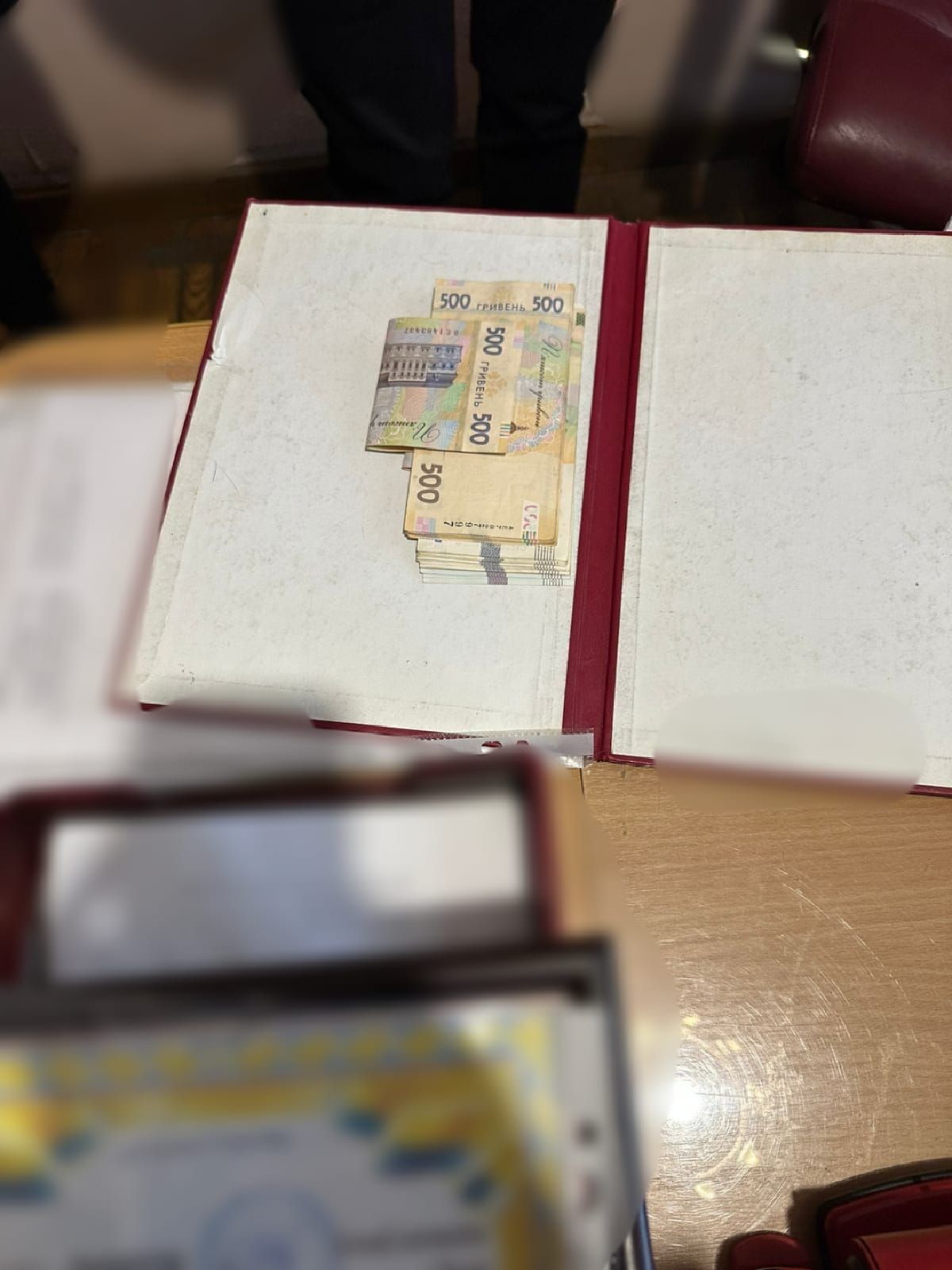 Задокументували злочин після одержання другої частини "винагороди" Задокументували злочин після одержання другої частини "винагороди"