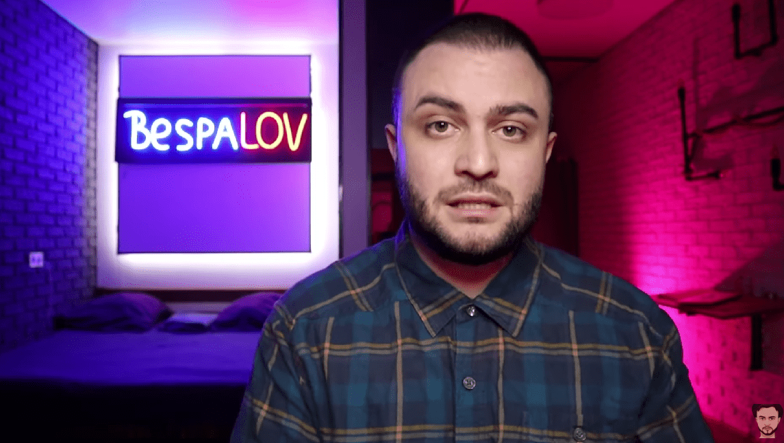 Блогер Беспалов в своих студиях Блогер Беспалов в своих студиях