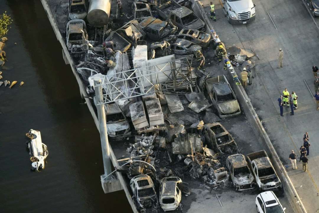 У США через туман сталася масштабна аварія за участю 158 автомобілів/ Фото: @liv59224/X У США через туман сталася масштабна аварія за участю 158 автомобілів/ Фото: @liv59224/X