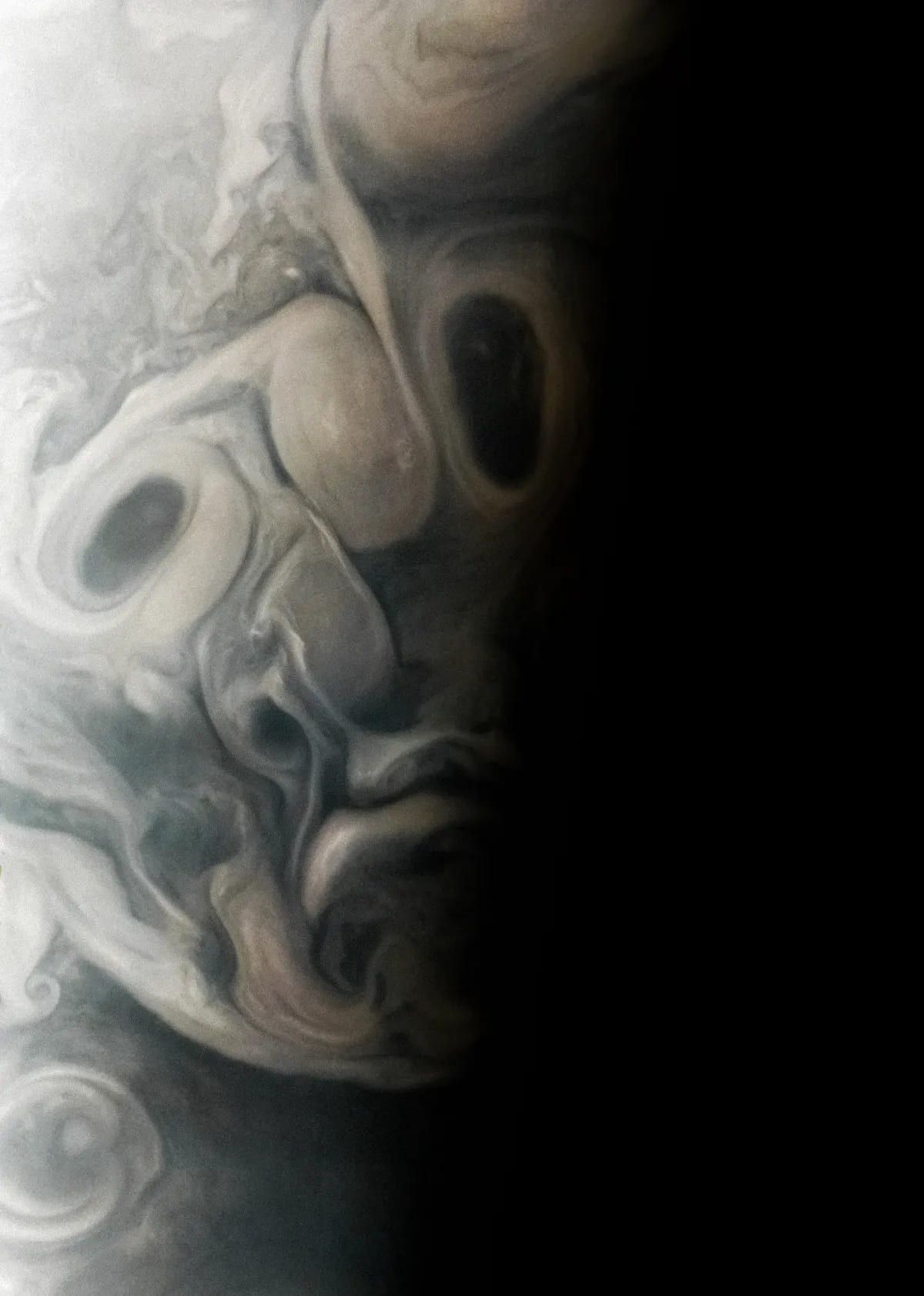 Зорова ілюзія, що нагадує зображення людських очей, носа та рота, викривлених в огиді чи то страху. Зорова ілюзія, що нагадує зображення людських очей, носа та рота, викривлених в огиді чи то страху.