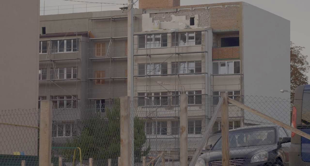 Цей будинок активно ремонтують наразі Цей будинок активно ремонтують наразі