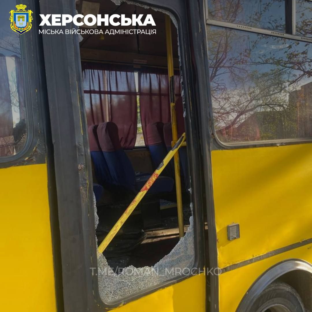 Оккупанты попали в маршрутное такси в Херсоне: ранены разной тяжести 2