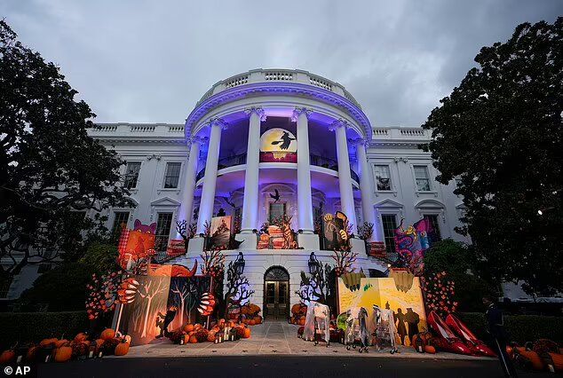 Білий дім до Геловіну 2023 традиційно прикрасили Білий дім до Геловіну 2023 традиційно прикрасили