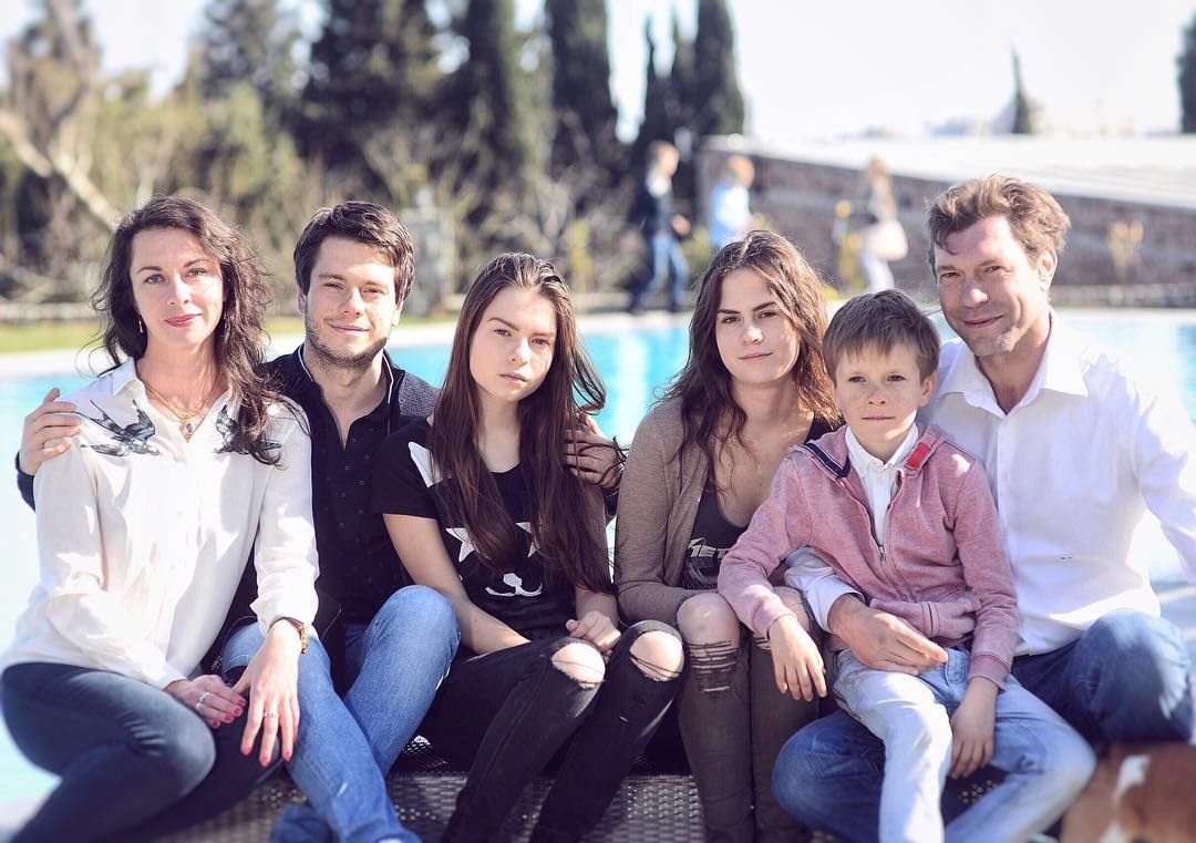 Семейство Царевых мало в Украине 28 фирм Семейство Царевых мало в Украине 28 фирм