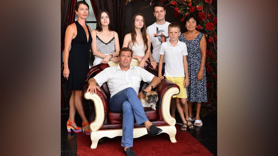 Мама Олега Царева имеет больные ноги, что не мешает ее быть бизнесменом У мамы Олега Царева больные ноги, что не мешает ее быть бизнесменом