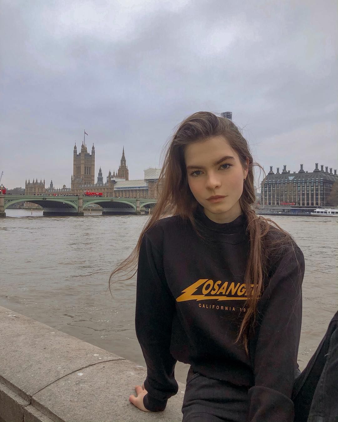 "Русский мир" не зашел, поэтому обе дочери избрали Англию "Русский мир" не зашел, поэтому обе дочери избрали Англию