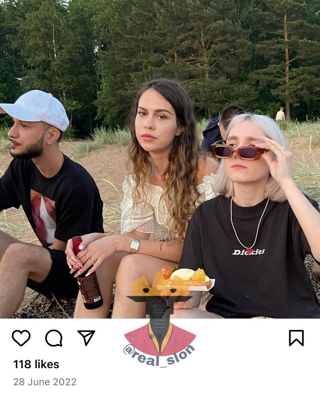 Девушка любит путешествовать за границу Девушка любит путешествовать за границу