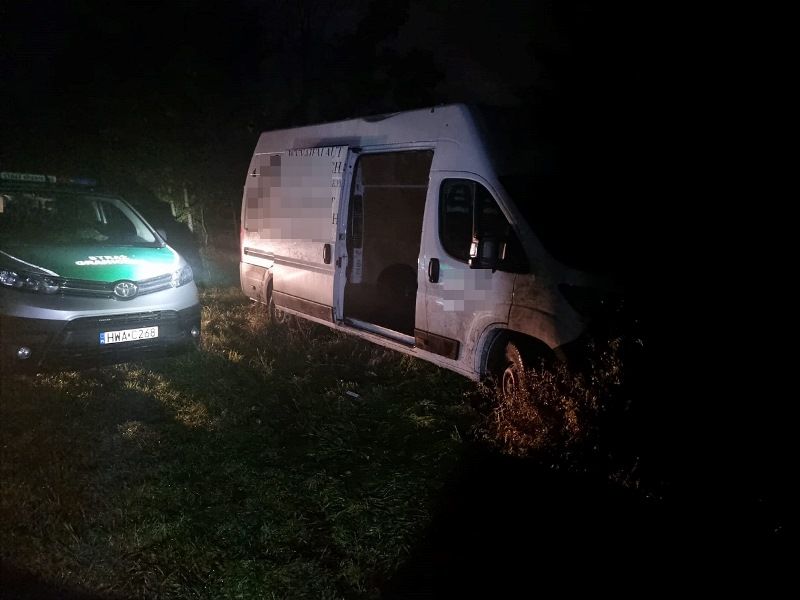 В Польше украинец под кокаином угрожал пограничникам ножом: в его фургоне были мигранты 1