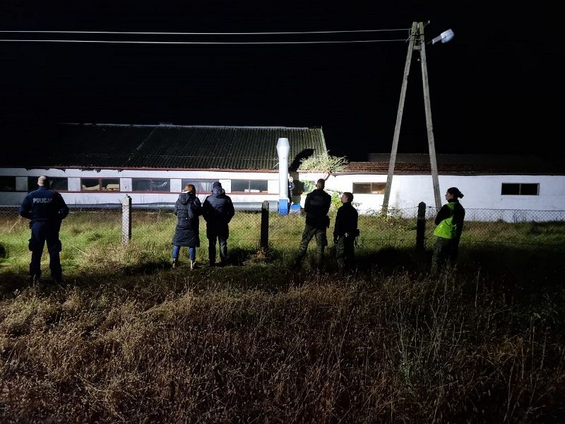 В Польше украинец под кокаином угрожал пограничникам ножом: в его фургоне были мигранты 2
