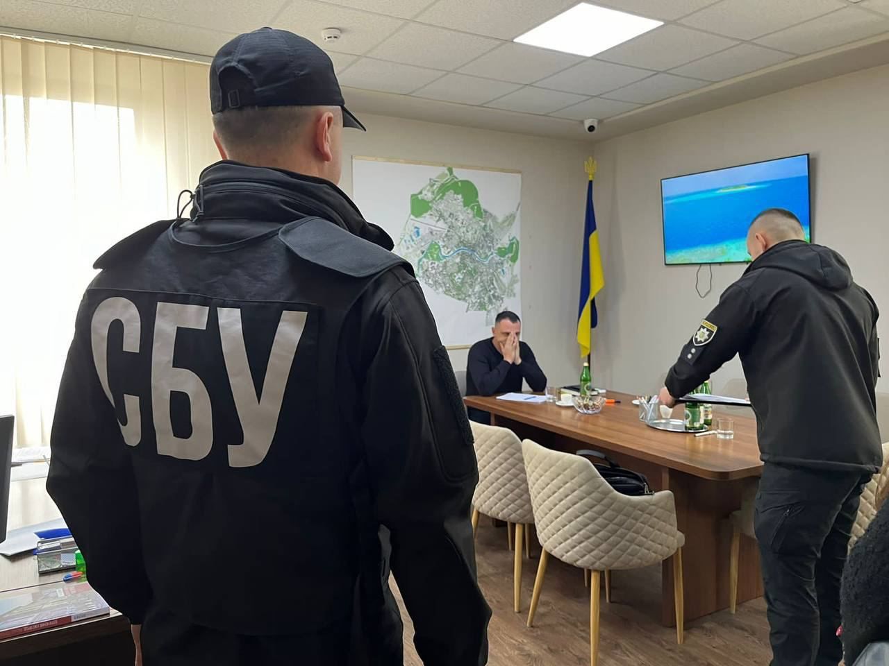 СБУ проводять обшуки у кабінетах Ужгородської мерії СБУ проводять обшуки у кабінетах Ужгородської мерії