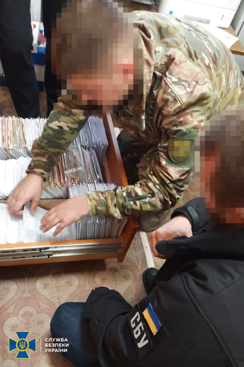 СБУ затримала двох воєнкомів та голову ВЛК: допомагали ухилянтам втекти до ЄС 1