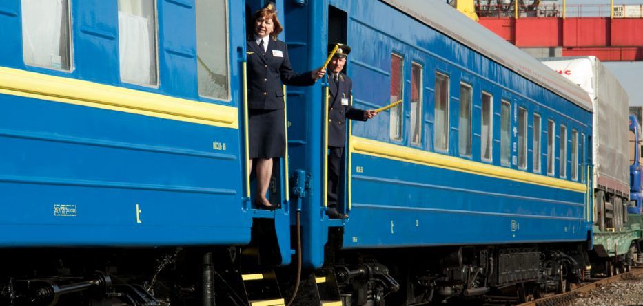 Современная Украина занимает третье место по длине железнодорожной сети в Европе. В Украине насчитывается 120 больших железнодорожных вокзалов и более 1500 станций