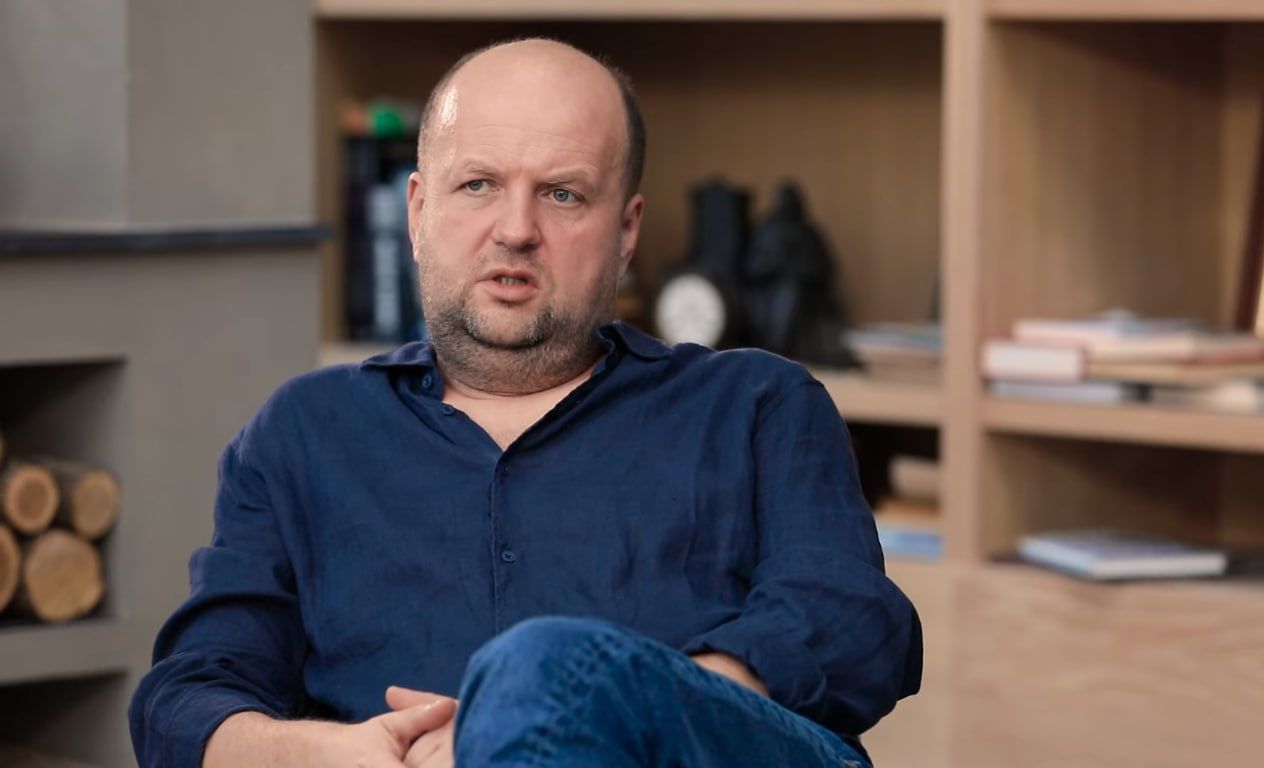 "Критиковать Президента сейчас не ок, но не считаю его лучшим".  "Критиковать Президента сейчас не ок, но не считаю его лучшим".