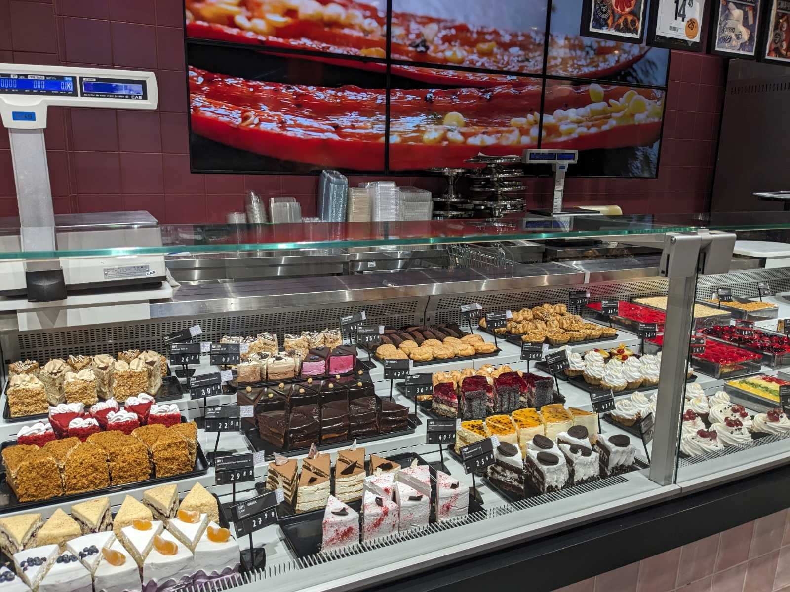 Як порадувати себе найсмачнішим: 5 переваг купівлі кондитерських виробів у супермаркетах 1