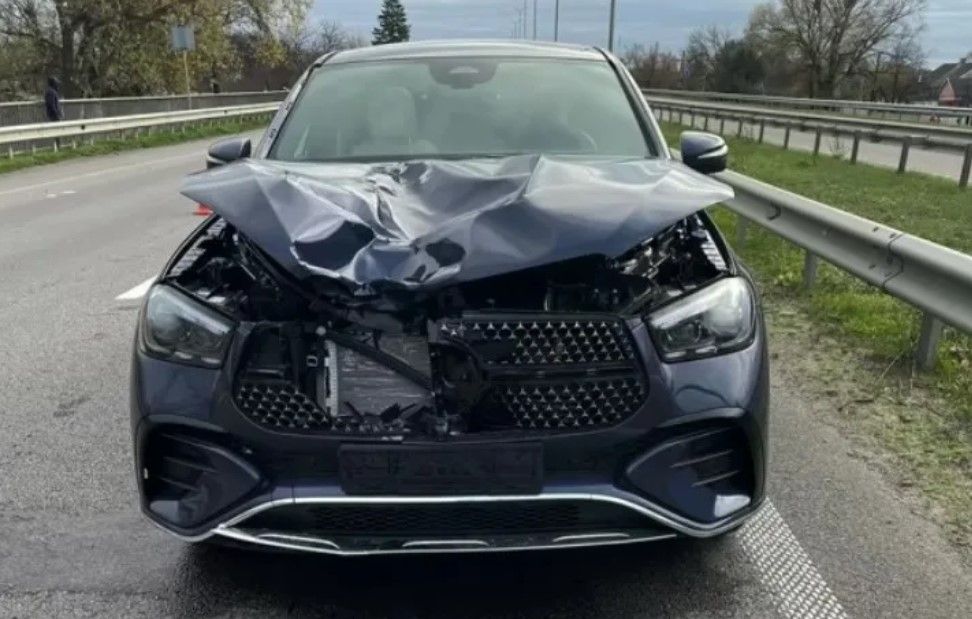 Авто Ніколаєнка після аварії Авто Ніколаєнка після аварії